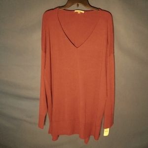 12 Thompson Women's V-Neck Sweater In Vibrant Cherry Pie Color
